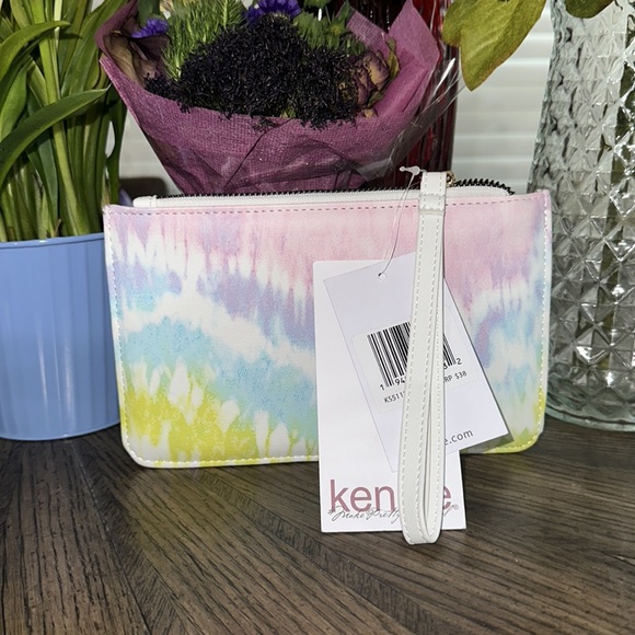 Kensie Wristlet- tie dye ✨✨✨ - Picture 2 of 2